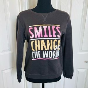 😄Smiles Change The World Child’s Graphic Sweatshirt Size XL